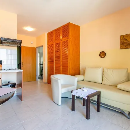 Beautiful In With Private Terrace 아파트