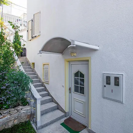 Beautiful In With Private Terrace 아파트 *