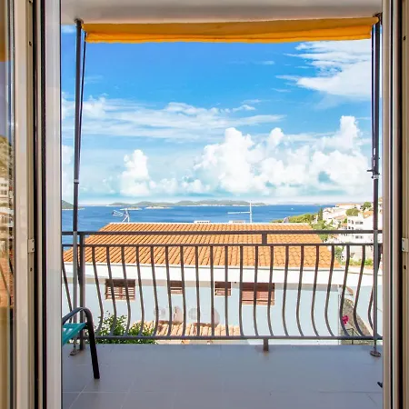 Beautiful In With Private Terrace 아파트
